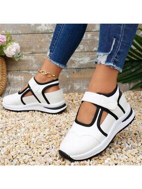 Round Toe Contrast Sneakers
